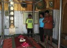 SunithaReddy-Aurangabad-AurangazebGuruShrine.jpg.opt220x293o00s220x293